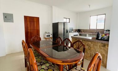 VENDO CASA DE DOS PISOS CON SALIDA AL MAR EN URBANIZACION PRIVADA