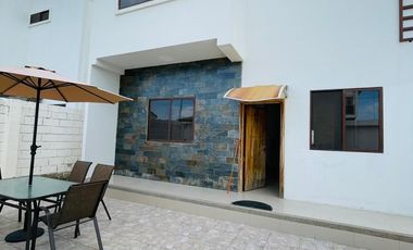 VENDO CASA DE DOS PISOS CON SALIDA AL MAR EN URBANIZACION PRIVADA