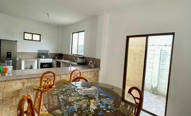 VENDO CASA DE DOS PISOS CON SALIDA AL MAR EN URBANIZACION PRIVADA