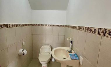 VENDO CASA DE DOS PISOS CON SALIDA AL MAR EN URBANIZACION PRIVADA