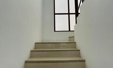 VENDO CASA DE DOS PISOS CON SALIDA AL MAR EN URBANIZACION PRIVADA