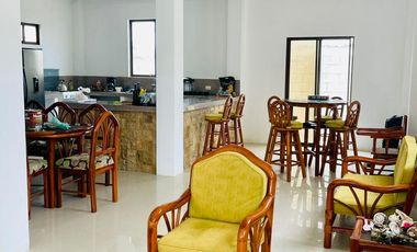 VENDO CASA DE DOS PISOS CON SALIDA AL MAR EN URBANIZACION PRIVADA