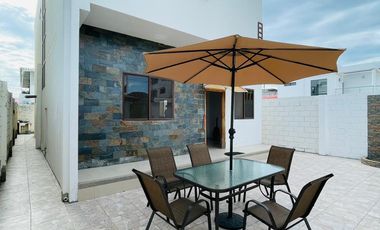 VENDO CASA DE DOS PISOS CON SALIDA AL MAR EN URBANIZACION PRIVADA