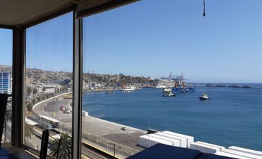 Venta de  amplia y céntrica oficina  con vista a la bahía | Calle Blanco - Valparaiso