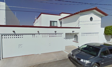 Casa en venta con gran plusvalía de remate dentro de Loma de Sangremal 75, Milenio III, 76060 Santiago de Querétaro, Qro., México