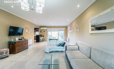 Hermosa casa en venta! Barrio Novaterra.