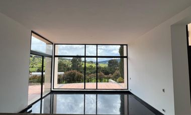 VENTA HERMOSA CASA LA CALERA CUNDINAMARCA COLOMBIA.