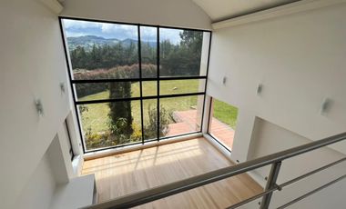 VENTA HERMOSA CASA LA CALERA CUNDINAMARCA COLOMBIA.