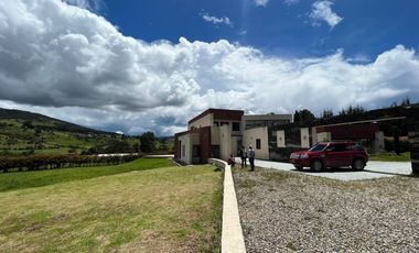 VENTA HERMOSA CASA LA CALERA CUNDINAMARCA COLOMBIA.