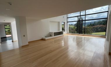 VENTA HERMOSA CASA LA CALERA CUNDINAMARCA COLOMBIA.