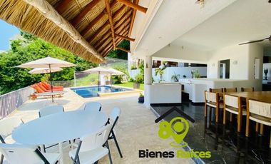 Casa EN VENTA de 4 Recámaras en MARINA BRISAS