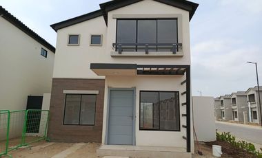 Casa de venta en la Urbanización Los Prados, por estrenar, 4 dormitorios.