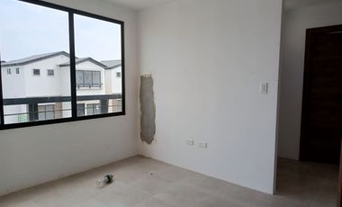 Casa de venta en la Urbanización Los Prados, por estrenar, 4 dormitorios.