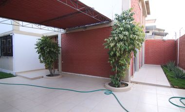 LINDA CASA EN VENTA –O - ALQUILER- URB. SAN ISIDRO - PIURA