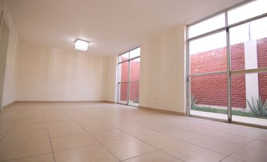 LINDA CASA EN VENTA –O - ALQUILER- URB. SAN ISIDRO - PIURA