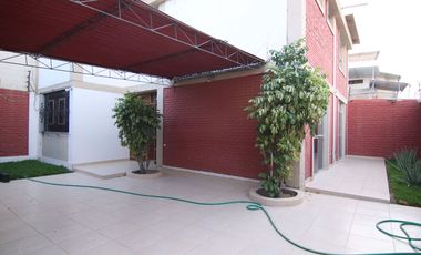 LINDA CASA EN VENTA –O - ALQUILER- URB. SAN ISIDRO - PIURA