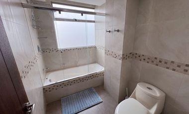 EN VENTA LUJOSO DEPARTAMENTO GRANDE Y CENTRICO, CON 3 HABITACIONES Y 2 TERRAZAS PRIVADAS, CUENCA, ECUADOR.