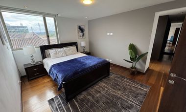 EN VENTA LUJOSO DEPARTAMENTO GRANDE Y CENTRICO, CON 3 HABITACIONES Y 2 TERRAZAS PRIVADAS, CUENCA, ECUADOR.
