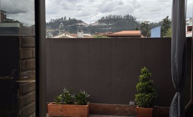 EN VENTA LUJOSO DEPARTAMENTO GRANDE Y CENTRICO, CON 3 HABITACIONES Y 2 TERRAZAS PRIVADAS, CUENCA, ECUADOR.