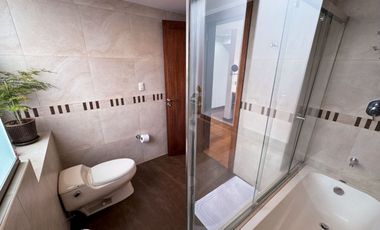 EN VENTA LUJOSO DEPARTAMENTO GRANDE Y CENTRICO, CON 3 HABITACIONES Y 2 TERRAZAS PRIVADAS, CUENCA, ECUADOR.