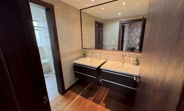 EN VENTA LUJOSO DEPARTAMENTO GRANDE Y CENTRICO, CON 3 HABITACIONES Y 2 TERRAZAS PRIVADAS, CUENCA, ECUADOR.