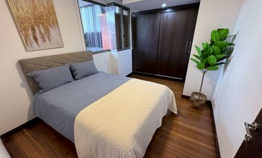 EN VENTA LUJOSO DEPARTAMENTO GRANDE Y CENTRICO, CON 3 HABITACIONES Y 2 TERRAZAS PRIVADAS, CUENCA, ECUADOR.
