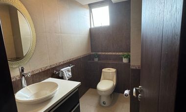 EN VENTA LUJOSO DEPARTAMENTO GRANDE Y CENTRICO, CON 3 HABITACIONES Y 2 TERRAZAS PRIVADAS, CUENCA, ECUADOR.