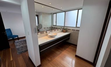 EN VENTA LUJOSO DEPARTAMENTO GRANDE Y CENTRICO, CON 3 HABITACIONES Y 2 TERRAZAS PRIVADAS, CUENCA, ECUADOR.