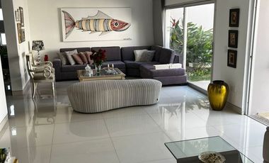VENTA BONITA CASA DUPLEX EN BARRIO VILLASANTOS