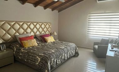 VENTA BONITA CASA DUPLEX EN BARRIO VILLASANTOS