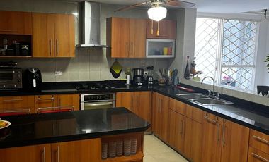VENTA BONITA CASA DUPLEX EN BARRIO VILLASANTOS