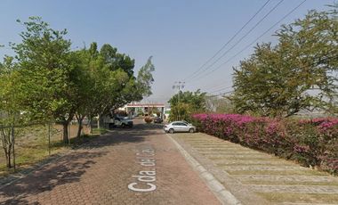 !!GRAN OPORTUNIDAD!! AMPLIA CASA EN UNA DE LAS MEJORES ZONAS DE XOCHITEPEC, MORELOS!!