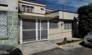 Casa en venta en Valle de Santa Mónica Tlalnepantla de Baz