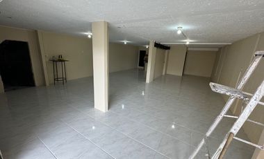 En alquiler local comercial el Albocentro 5 frente a Fybeca de la alborada