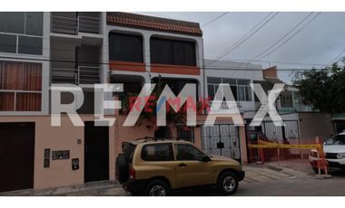 ID: 1063896 Duplex Con Terraza En Cercado De Lima S/. 682,200.00 - $ 180,000.00