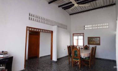 CENTRAL Y AMPLIA CASA-LOTE PARA PROYECTO COMERCIAL EN MARIQUITA (TOLIMA) EN VENTA