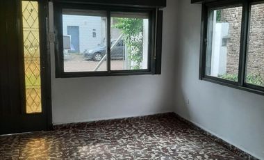 VENTA CASA PASO DEL REY CENTRO U$S 45.000 SUPERFICIE TOTAL DEL TERRENO 217 M2 CON ESCRITURA