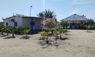 SE VENDE HERMOSA CASA CABAÑA EN LAS PLAYAS DE CIENAGA MAGDALENA