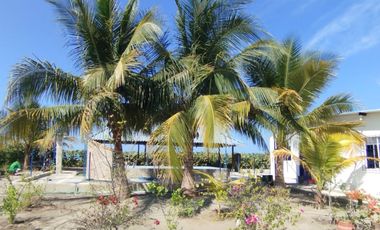 SE VENDE HERMOSA CASA CABAÑA EN LAS PLAYAS DE CIENAGA MAGDALENA