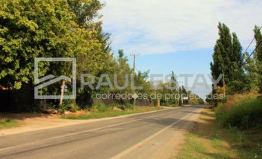 Vendemos terreno con piscina y jardines en Curimón