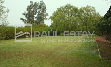 Vendemos terreno con piscina y jardines en Curimón