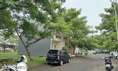 Dijual Rumah Cluster Azura Vanya Park BSD City Tangerang Bagus Nyaman Lokasi Hijau Asri Strategis
