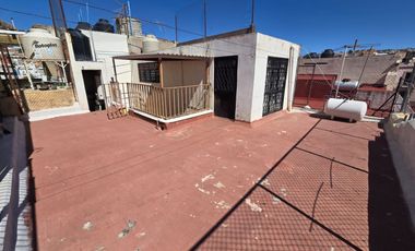 Casa con Locales Comerciales en Zacatecas en Zona Centro
