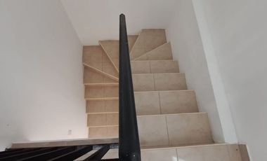 Alquiler  de casa de dos pisos  en Urbanizacion Villa Bonita , norte de Guayaquil.