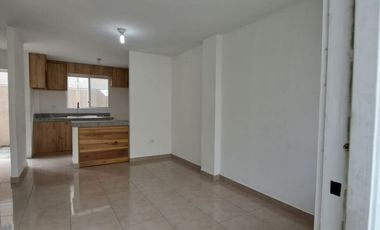 Alquiler  de casa de dos pisos  en Urbanizacion Villa Bonita , norte de Guayaquil.