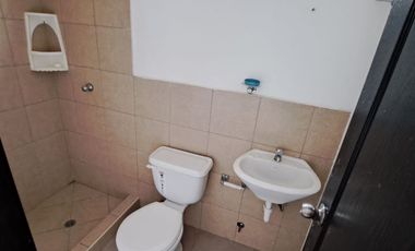 Alquiler  de casa de dos pisos  en Urbanizacion Villa Bonita , norte de Guayaquil.