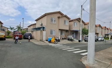 Alquiler  de casa de dos pisos  en Urbanizacion Villa Bonita , norte de Guayaquil.