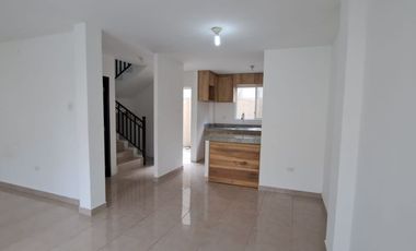 Alquiler  de casa de dos pisos  en Urbanizacion Villa Bonita , norte de Guayaquil.