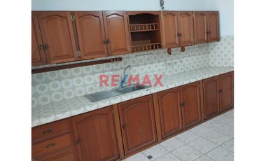 Hermosa Casa Urb. Los Pinos. Chimbote ID 1089416