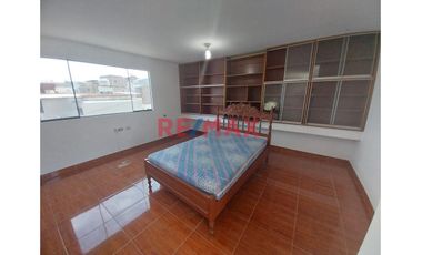 Hermosa Casa Urb. Los Pinos. Chimbote ID 1089416